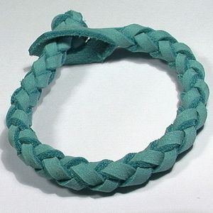 Плетение из кожаных шнурков