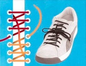 Вязание шнурков на кроссовках