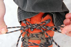 Завязать шнурки чтобы не развязывались