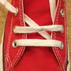 Как завязать шнурки на конверсах